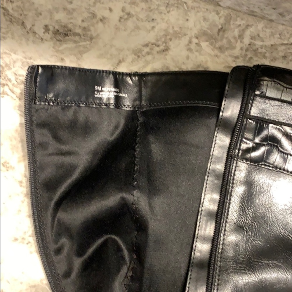 Boots - Picture 4 of 4